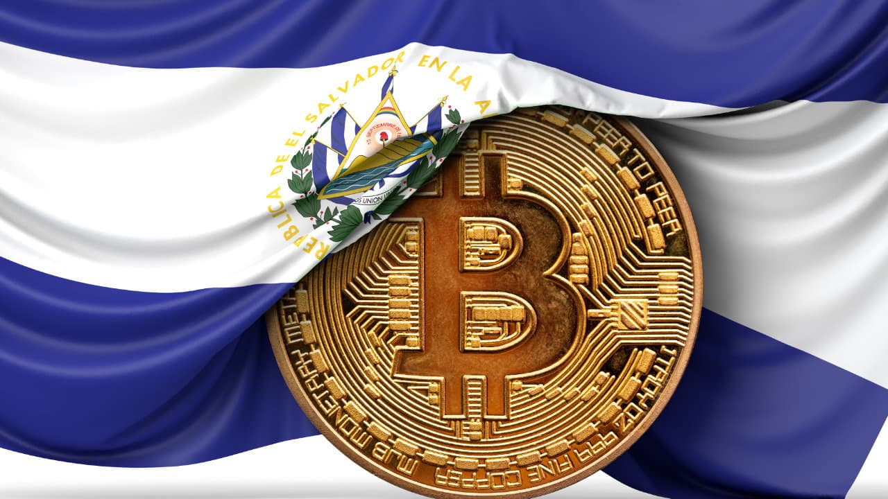 El Salvador se convierte en el primer apis en adoptar el bitcoin como moneda de curso legal